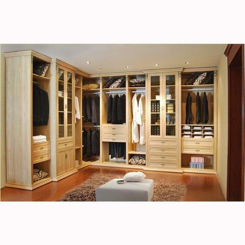 公司拥有一流的整体橱柜,衣柜,板式家具生产线和稳定的产品供求体系